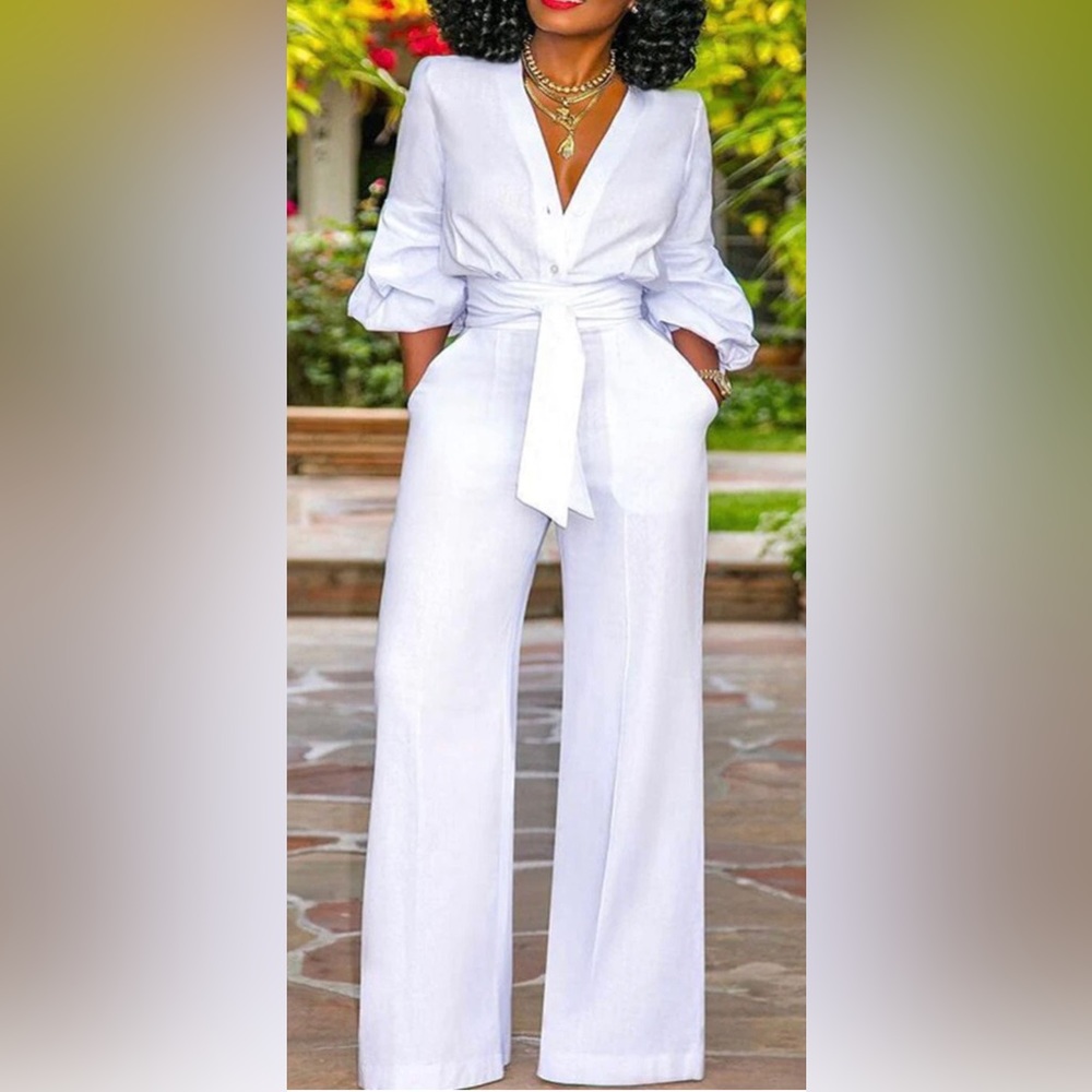New! Never Worn! Stylish Casual & Comfortable V Neck Jumpsuit in White. Size S.